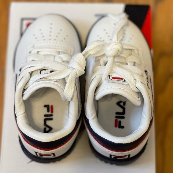 Toddler Fila sneakers size 4 - Picture 7 of 7